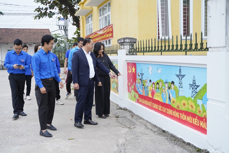 Đoàn thanh niên xã Chuyên Mỹ khánh thành công trình tranh bích hoạ- Ảnh 2.