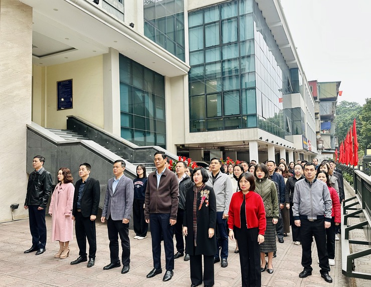 Phường Ngọc Hà tổ chức Lễ chào cờ đầu tuần, khởi đầu năm 2026 – năm bản lề với nhiều sự kiện trọng đại- Ảnh 1.