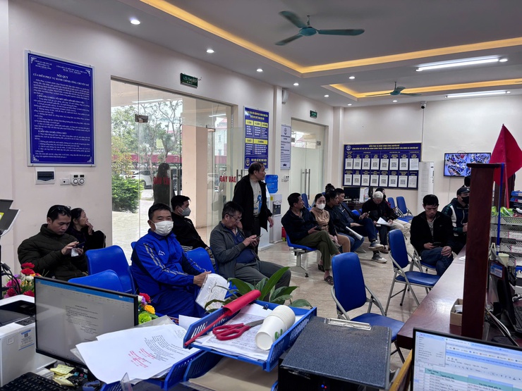 Cán bộ, công chức xã Chuyên Mỹ: Rạo rực khí thế những ngày đầu làm việc sau kỳ nghỉ Tết Dương lịch 2026- Ảnh 1.