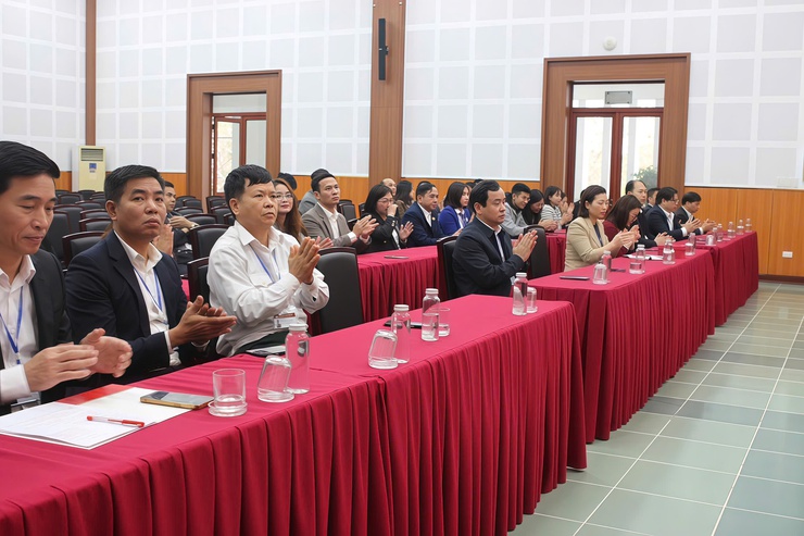 Cơ quan các cơ quan Đảng phường Long Biên tổ chức Lễ chào cờ tháng 1/2026- Ảnh 3.