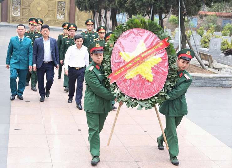 SÓC SƠN PHỐI HỢP GẮN BIỂN CÔNG TRÌNH CHĂM SÓC, BẢO VỆ MÔI TRƯỜNG- Ảnh 6.