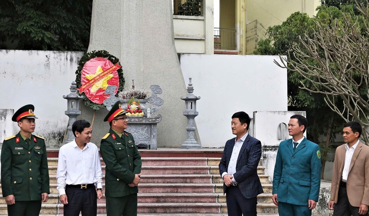 SÓC SƠN PHỐI HỢP GẮN BIỂN CÔNG TRÌNH CHĂM SÓC, BẢO VỆ MÔI TRƯỜNG- Ảnh 5.