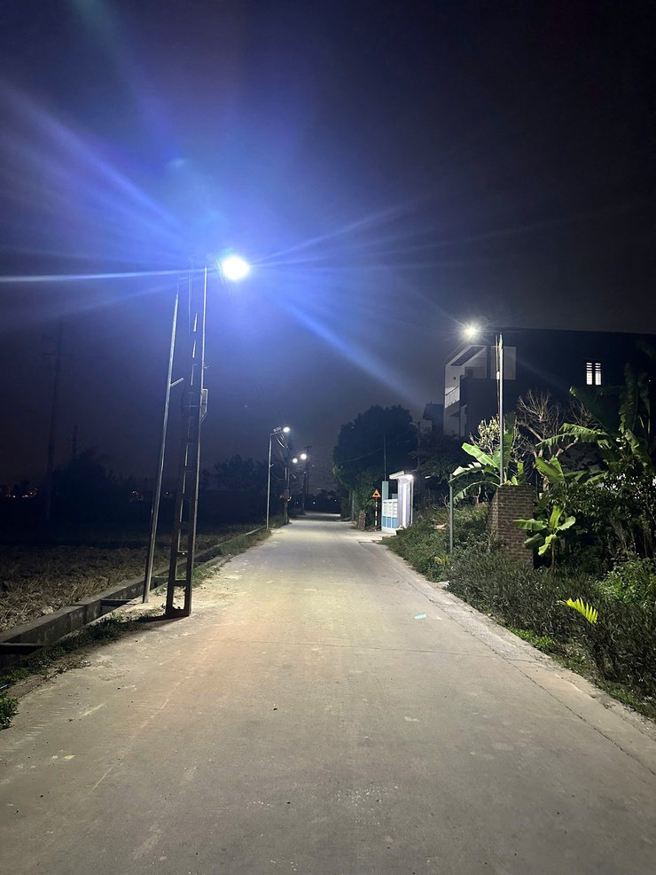 XÃ SÓC SƠN TRIỂN KHAI XÃ HỘI HÓA LẮP ĐẶT HỆ THỐNG CHIẾU SÁNG NÔNG THÔN- Ảnh 1.