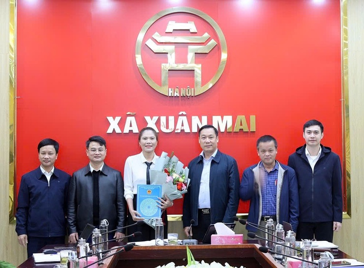Xuân Mai công bố Quyết định thành lập Trung tâm Dịch vụ Tổng hợp và trao các Quyết định về công tác cán bộ- Ảnh 4.