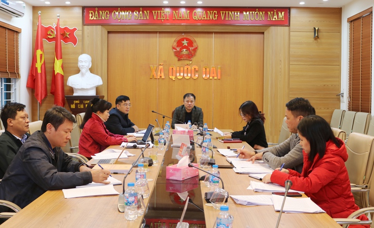 Đồng chí Chủ tịch UBND xã Quốc Oai nghe báo cáo tiến độ công tác bầu cử đại biểu Quốc hội khóa XVI và HĐND các cấp- Ảnh 1.