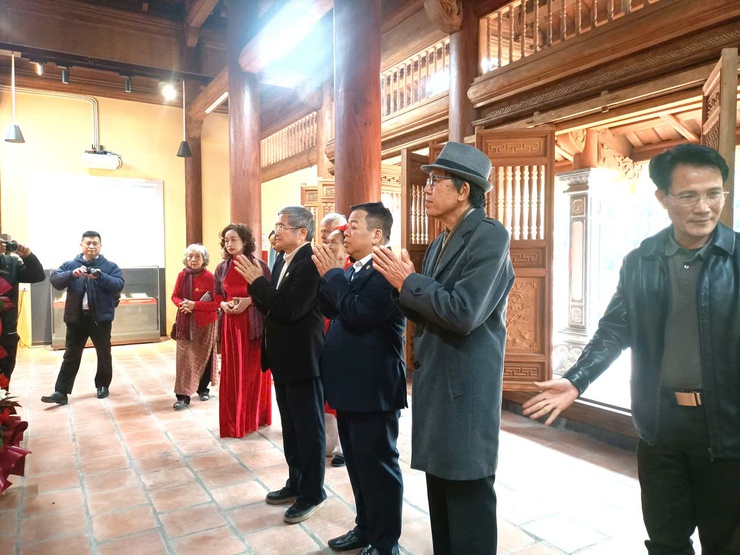 Đoàn đại biểu Hội đồng họ Bùi Việt Nam dâng hương tưởng niệm Cụ Bùi Bằng Đoàn- Ảnh 2.