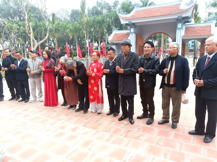 Đoàn đại biểu Hội đồng họ Bùi Việt Nam dâng hương tưởng niệm Cụ Bùi Bằng Đoàn- Ảnh 16.