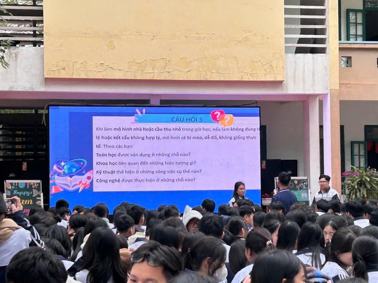 NGÀY HỘI HỌC SINH – SINH VIÊN: TRẢI NGHIỆM STEM HÔM NAY, ĐỊNH HƯỚNG NGHỀ NGHIỆP NGÀY MAI- Ảnh 3.