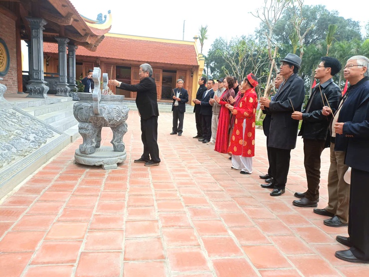 Đoàn đại biểu Hội đồng họ Bùi Việt Nam dâng hương tưởng niệm Cụ Bùi Bằng Đoàn- Ảnh 10.