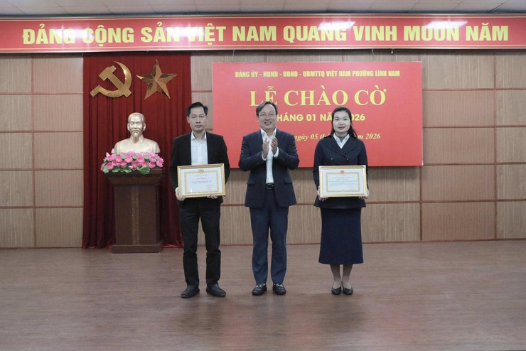 PHƯỜNG LĨNH NAM TỔ CHỨC LỄ CHÀO CỜ ĐẦU TUẦN THÁNG 01 NĂM 2026.- Ảnh 1.