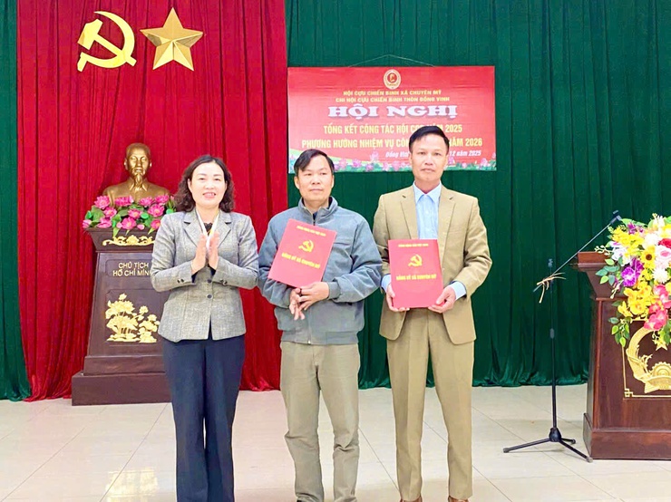 Phó Bí thư Thường trực Đảng ủy xã dự sinh hoạt Chi bộ thôn Đồng Vinh tháng 01/2026

- Ảnh 1.