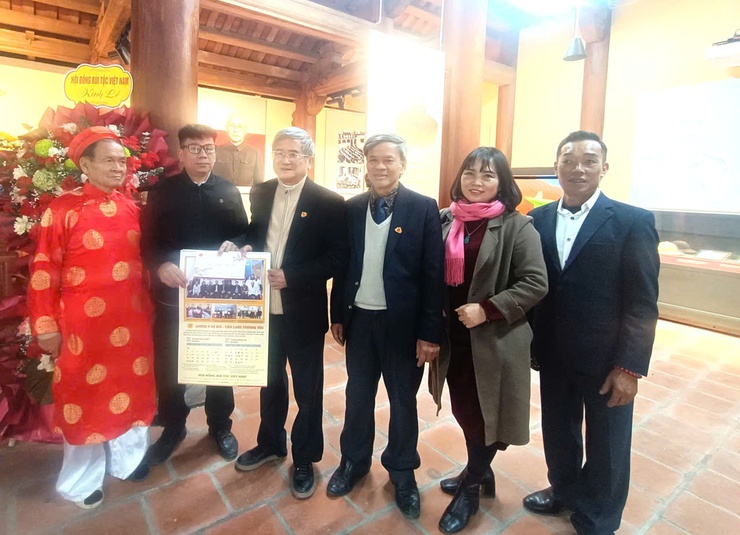 Đoàn đại biểu Hội đồng họ Bùi Việt Nam dâng hương tưởng niệm Cụ Bùi Bằng Đoàn- Ảnh 15.
