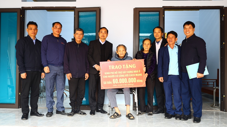 UBND xã Thạch Thất trao kinh phí hỗ trợ xây dựng nhà ở cho người có công với cách mạng - Ảnh 4.