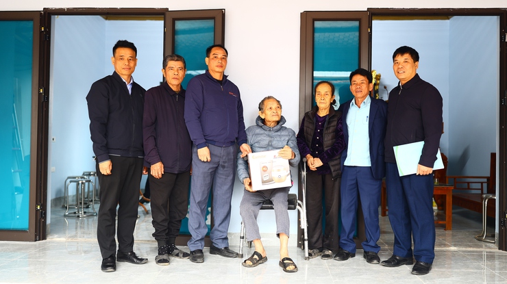 UBND xã Thạch Thất trao kinh phí hỗ trợ xây dựng nhà ở cho người có công với cách mạng - Ảnh 8.