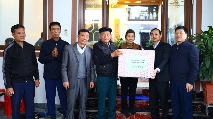 UBND xã Thạch Thất trao kinh phí hỗ trợ xây dựng nhà ở cho người có công với cách mạng - Ảnh 6.