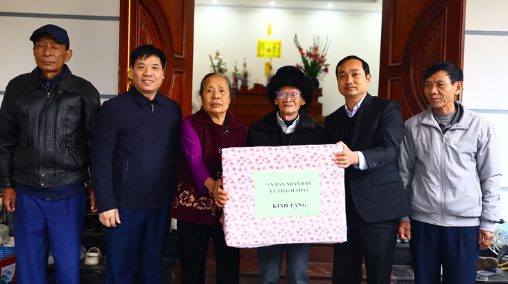 UBND xã Thạch Thất trao kinh phí hỗ trợ xây dựng nhà ở cho người có công với cách mạng - Ảnh 7.