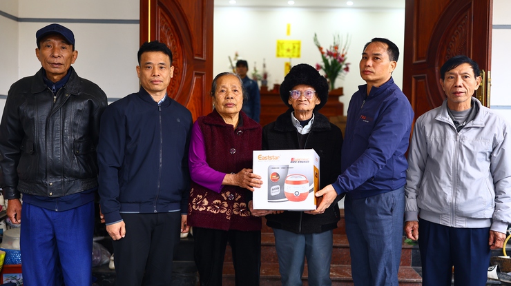 UBND xã Thạch Thất trao kinh phí hỗ trợ xây dựng nhà ở cho người có công với cách mạng - Ảnh 10.