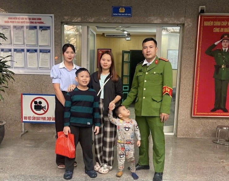 Công an phường Tây Hồ kịp thời hỗ trợ gia đình tìm kiếm 2 cháu bé đi lạc- Ảnh 1.