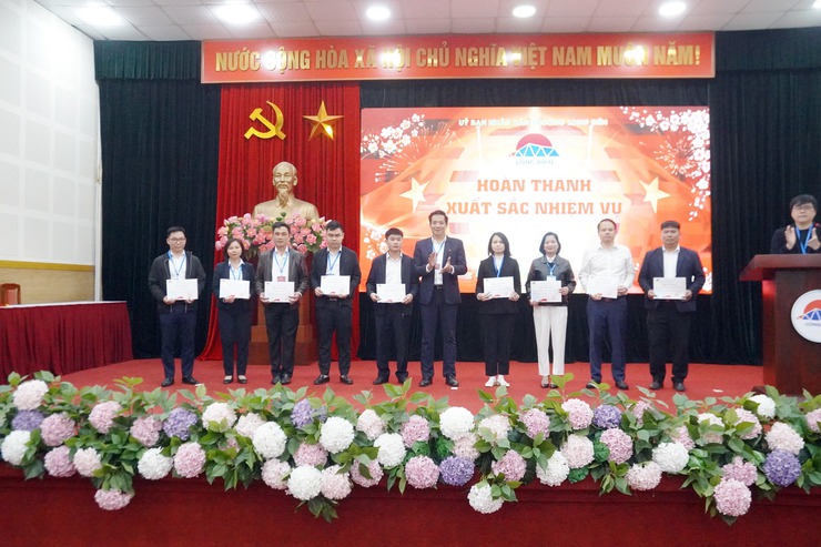 UBND phường Long Biên tổ chức Lễ chào cờ tháng 1/2026- Ảnh 3.