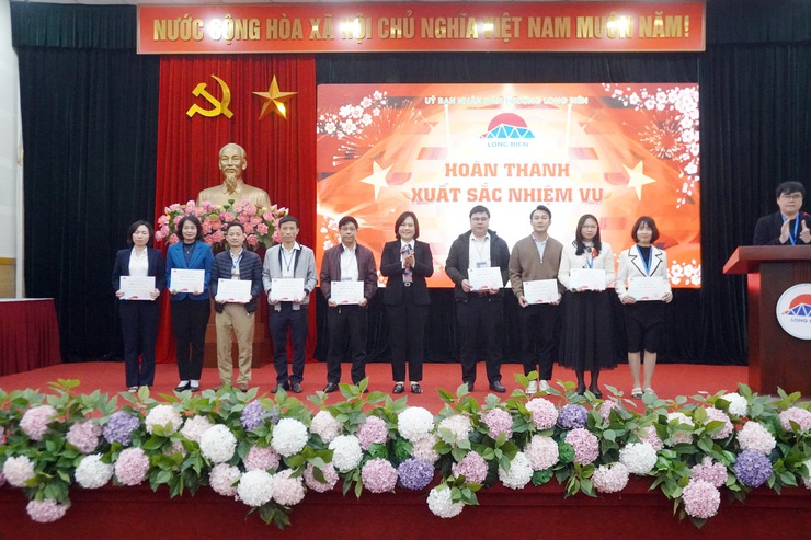 UBND phường Long Biên tổ chức Lễ chào cờ tháng 1/2026- Ảnh 5.