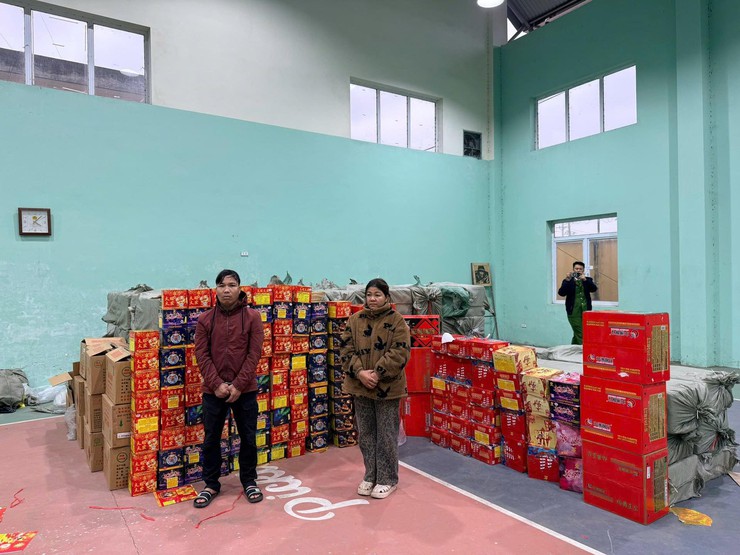 Phát hiện, thu giữ 6,45 tấn pháo nổ trái phép- Ảnh 1.