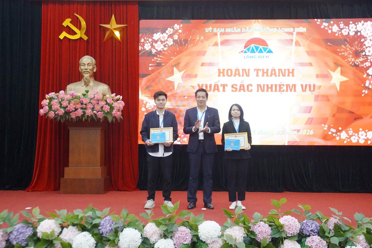 UBND phường Long Biên tổ chức Lễ chào cờ tháng 1/2026- Ảnh 6.