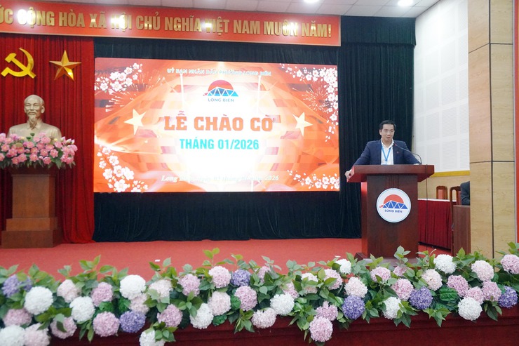 UBND phường Long Biên tổ chức Lễ chào cờ tháng 1/2026- Ảnh 2.