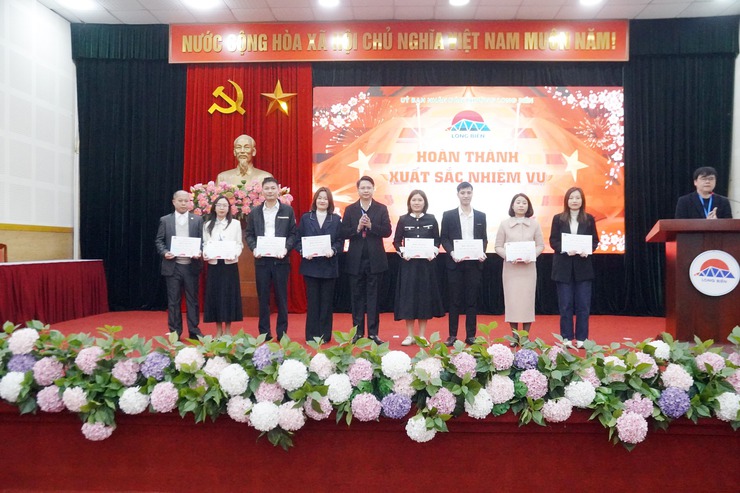 UBND phường Long Biên tổ chức Lễ chào cờ tháng 1/2026- Ảnh 4.