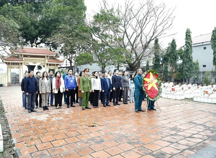 XÃ ĐA PHÚC - LỄ DÂNG HƯƠNG, HOA TƯỞNG NIỆM CÁC ANH HÙNG LIỆT SĨ NHÂN DỊP ĐẦU XUÂN NĂM MỚI 2026- Ảnh 1.