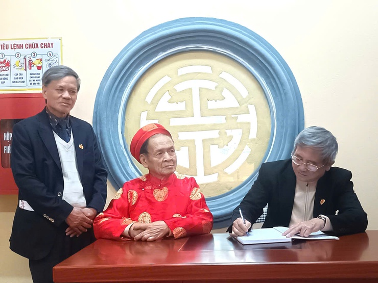 Đoàn đại biểu Hội đồng họ Bùi Việt Nam dâng hương tưởng niệm Cụ Bùi Bằng Đoàn- Ảnh 6.