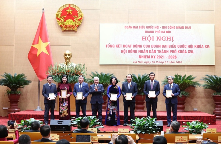 Hà Nội: Tổng kết hoạt động của Đoàn Đại biểu Quốc hội khóa XV và Hội đồng nhân dân thành phố Hà Nội khóa XVI nhiệm kỳ 2021-2026- Ảnh 4.