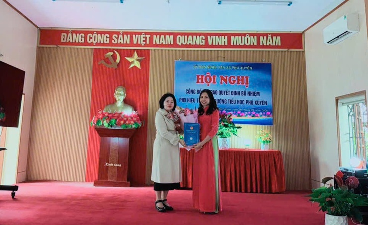 XÃ PHÚ XUYÊN TỔ CHỨC HỘI NGHỊ TRAO QUYẾT ĐỊNH BỔ NHIỆM PHÓ HIỆU TRƯỞNG TRƯỜNG TIỂU HỌC PHÚ XUYÊN- Ảnh 4.