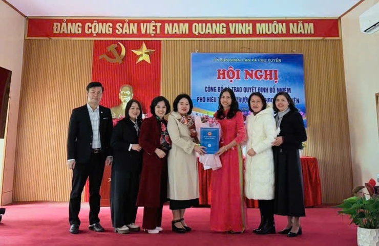 XÃ PHÚ XUYÊN TỔ CHỨC HỘI NGHỊ TRAO QUYẾT ĐỊNH BỔ NHIỆM PHÓ HIỆU TRƯỞNG TRƯỜNG TIỂU HỌC PHÚ XUYÊN- Ảnh 5.