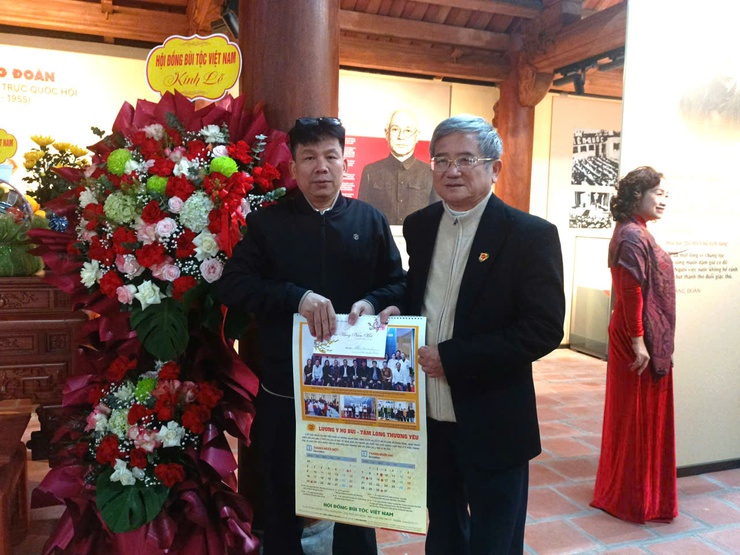 Đoàn đại biểu Hội đồng họ Bùi Việt Nam dâng hương tưởng niệm Cụ Bùi Bằng Đoàn- Ảnh 5.