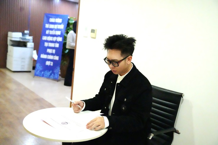 Trung tâm Phục vụ hành chính công thành phố Hà Nội tổ chức phỏng vấn ứng viên tuyển dụng lao động hợp đồng đợt 3- Ảnh 4.