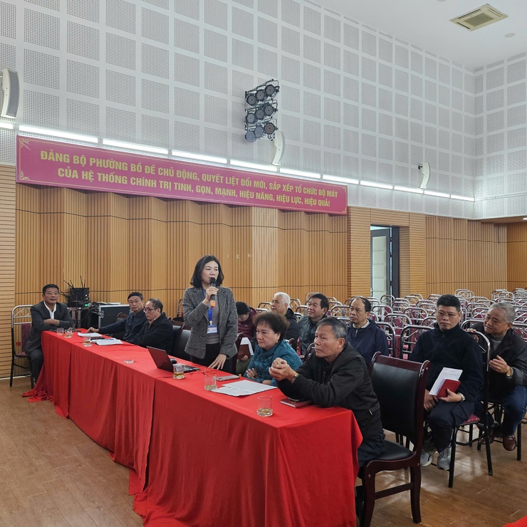 Các Ban bầu cử làm việc tại với các tổ dân phố chuẩn bị cho công tác bầu cử- Ảnh 2.