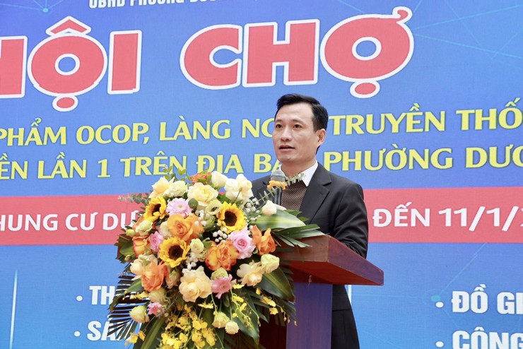 Khai mạc Hội chợ kết nối sản phẩm OCOP, làng nghề truyền thống, đặc sản vùng miền lần thứ 1 trên địa bàn phường Dương Nội- Ảnh 1.