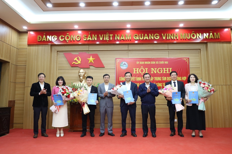 Xã Suối Hai chào cờ đầu năm, trao quyết định công tác cán bộ- Ảnh 3.