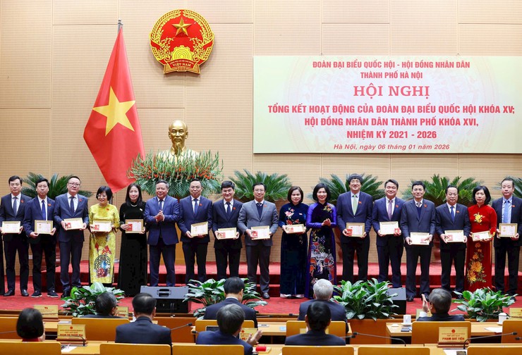 Hội nghị Tổng kết hoạt động của Đoàn đại biểu quốc hội khóa XV HĐND TP khóa XVI, nhiệm kỳ 2021-2026- Ảnh 3.