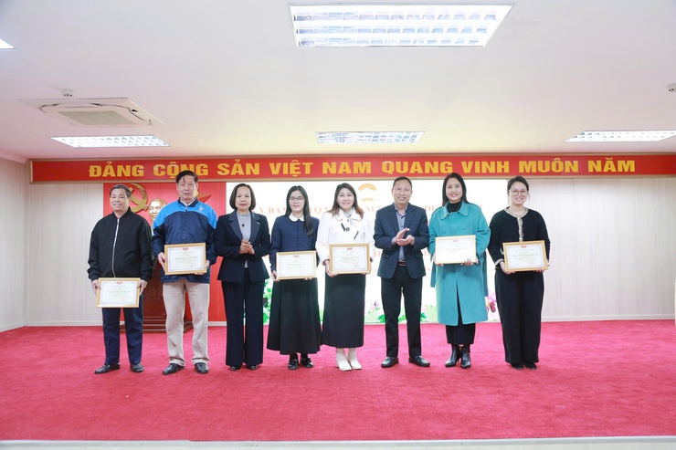 Phường Dương Nội tổng kết vận động ủng hộ đồng bào bị ảnh hưởng bởi thiên tai và Quỹ “Vì người nghèo” năm 2025- Ảnh 2.