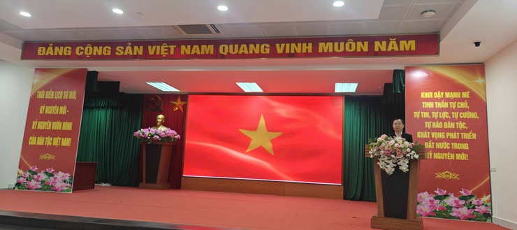 ĐỒNG CHÍ NGUYỄN VĂN HÁCH: PHÓ BÍ THƯ ĐẢNG ỦY – CHỦ TỊCH UBND PHƯỜNG QUÁN TRIỆT NHIỆM VỤ ĐẦU NĂM 2026 TẠI LỄ CHÀO CỜ THÁNG 01/2026- Ảnh 1.