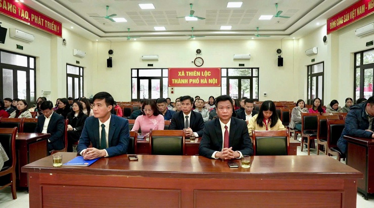 Hội nghị trao Quyết định thành lập và bổ nhiệm các chức danh lãnh đạo quản lý đối với: Trung tâm Dịch vụ Tổng hợp và Trạm Y tế xã Thiên Lộc- Ảnh 1.