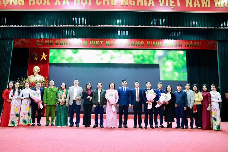 Hội nghị trao Quyết định thành lập và bổ nhiệm các chức danh lãnh đạo quản lý đối với: Trung tâm Dịch vụ Tổng hợp và Trạm Y tế xã Thiên Lộc- Ảnh 7.