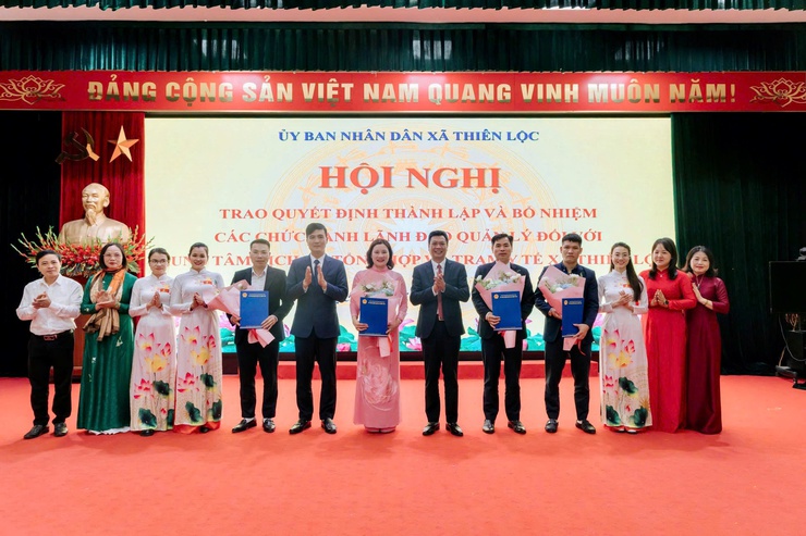 Hội nghị trao Quyết định thành lập và bổ nhiệm các chức danh lãnh đạo quản lý đối với: Trung tâm Dịch vụ Tổng hợp và Trạm Y tế xã Thiên Lộc- Ảnh 3.