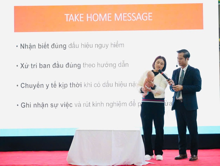 Phòng Văn hóa - Xã hội xã Thiên Lộc tập huấn chuyên đề "Phòng và xử lý một số tai nạn thương tích, một số bệnh thường gặp ở trẻ mầm non".- Ảnh 5.