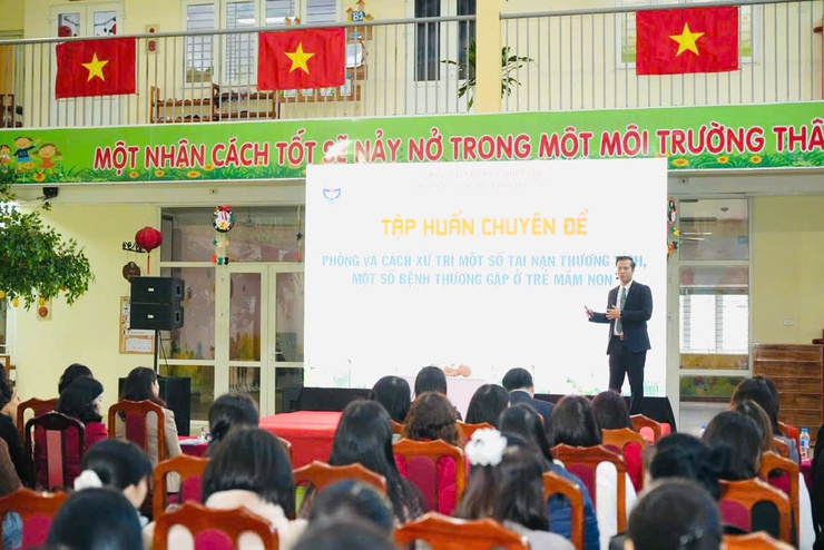 Phòng Văn hóa - Xã hội xã Thiên Lộc tập huấn chuyên đề "Phòng và xử lý một số tai nạn thương tích, một số bệnh thường gặp ở trẻ mầm non".- Ảnh 4.