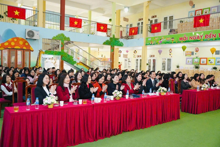 Phòng Văn hóa - Xã hội xã Thiên Lộc tập huấn chuyên đề "Phòng và xử lý một số tai nạn thương tích, một số bệnh thường gặp ở trẻ mầm non".- Ảnh 1.