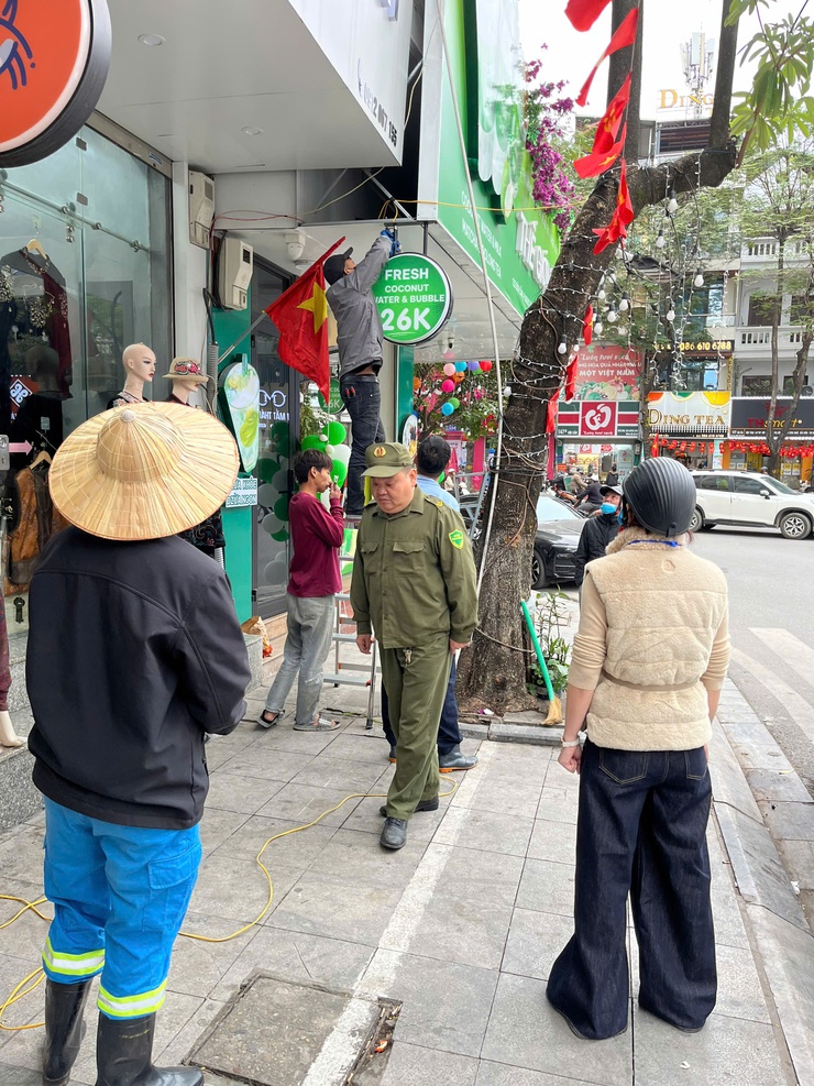 Phường Ngọc Hà ra quân cao điểm xử lý vi phạm trật tự đô thị, vệ sinh môi trường chào mừng Đại hội XIV của Đảng- Ảnh 9.