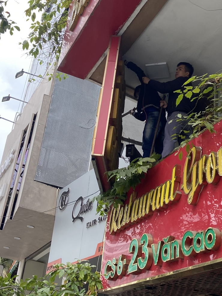 Phường Ngọc Hà ra quân cao điểm xử lý vi phạm trật tự đô thị, vệ sinh môi trường chào mừng Đại hội XIV của Đảng- Ảnh 3.