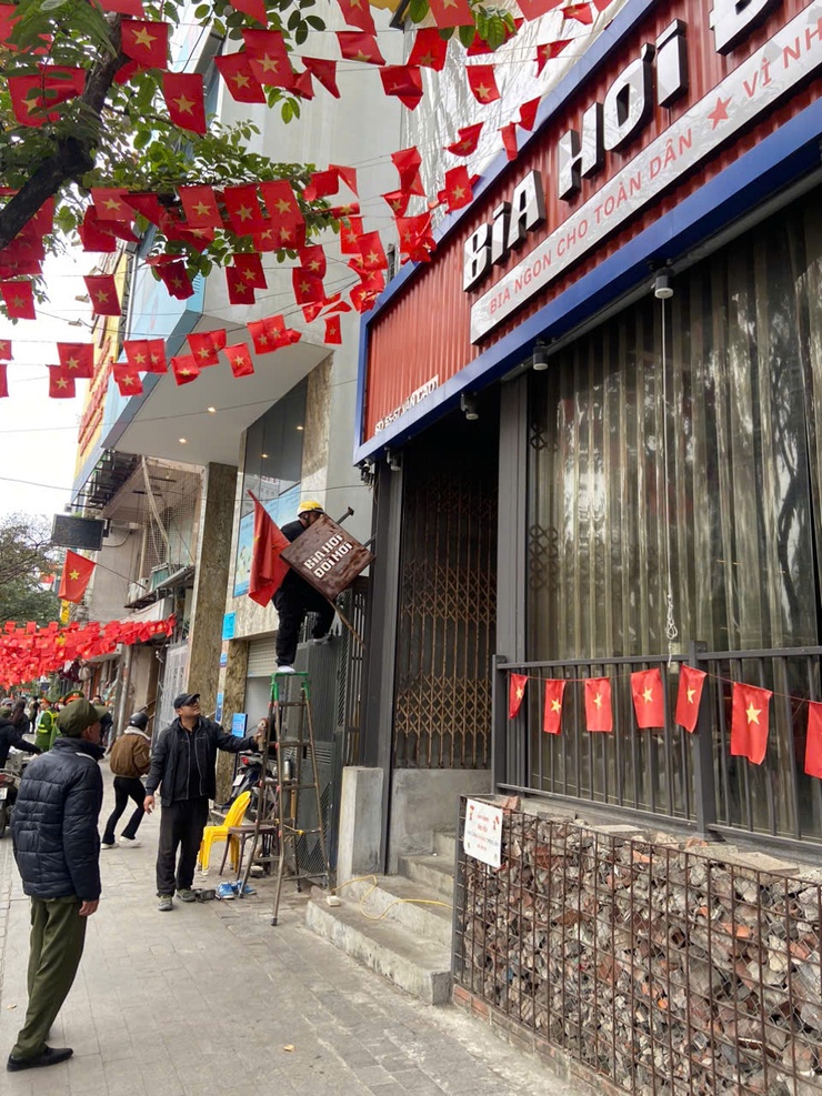 Phường Ngọc Hà ra quân cao điểm xử lý vi phạm trật tự đô thị, vệ sinh môi trường chào mừng Đại hội XIV của Đảng- Ảnh 4.